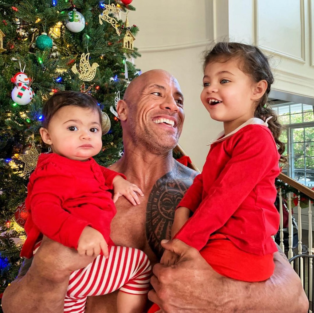 THE ROCK巨石強森寵女兒無極限!趁老婆不在,拍片迫女兒講「Daddy係最好!」