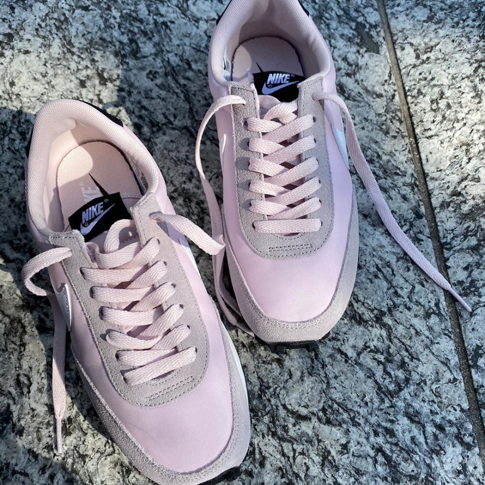 NIKE Daybreak最新「櫻花粉霧灰色」