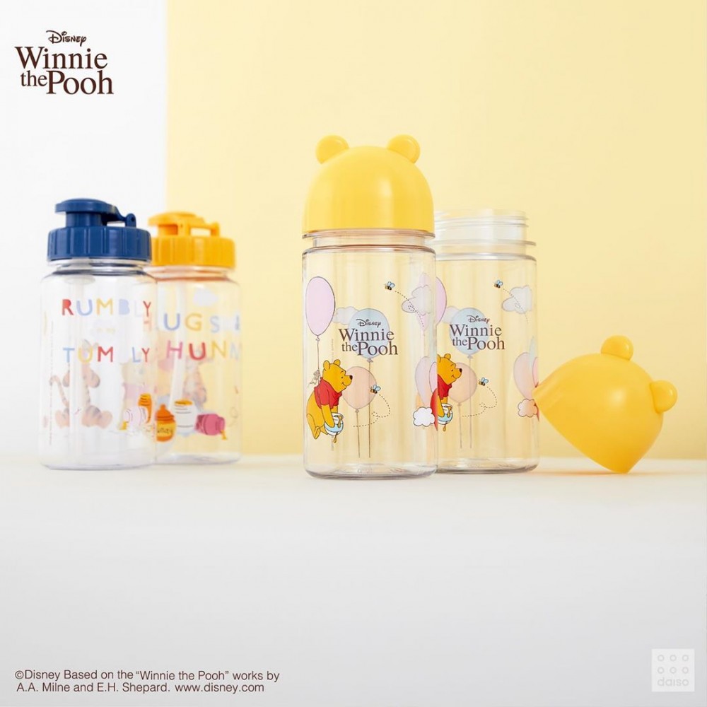 另外還有夏日外出必備的膠樽,這款的圖案更是童趣十足,圖案上有著色彩繽紛的氣球和雲朵,更添夢幻感!