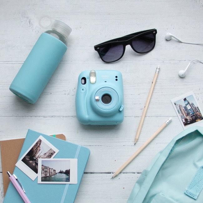 instax mini 11還採用了弧線型機身設計