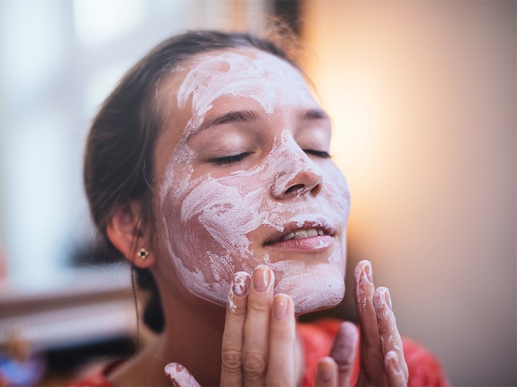 【暗瘡解決】女生5大爆痘痘常犯習慣，亂用保養品、清潔過度、肌膚過乾？