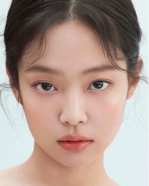BLACKPINK團員Jennie 唇色 HERA SENSUAL SPICY NUDE GLOSS