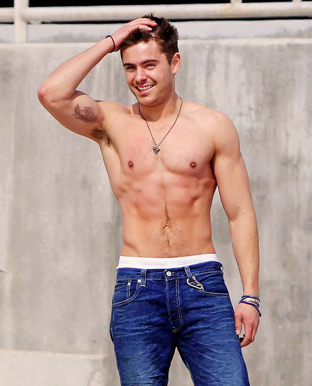 zac-efron-body