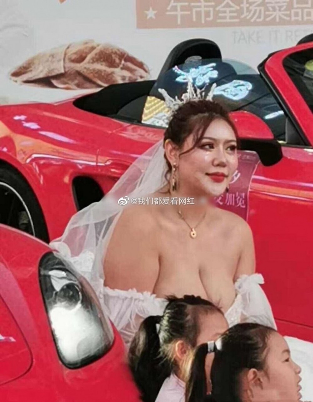 內地網紅衡丹妮真身曝光 神級P圖由XXL暴肥身材變S碼索女