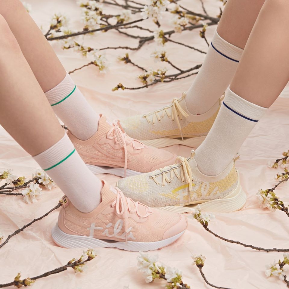 FILA RGB Flex Blooming Script粉嫩的花朵顏色