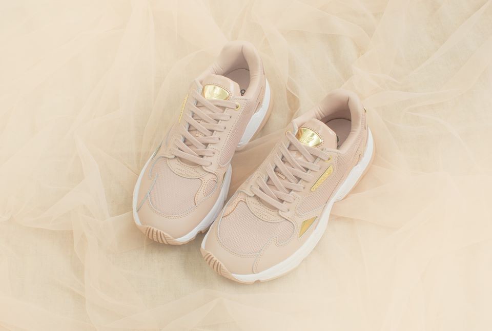 Adidas Falcon奶茶色波鞋 球鞋