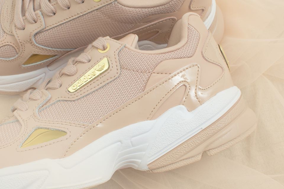 Adidas Falcon奶茶色波鞋 球鞋