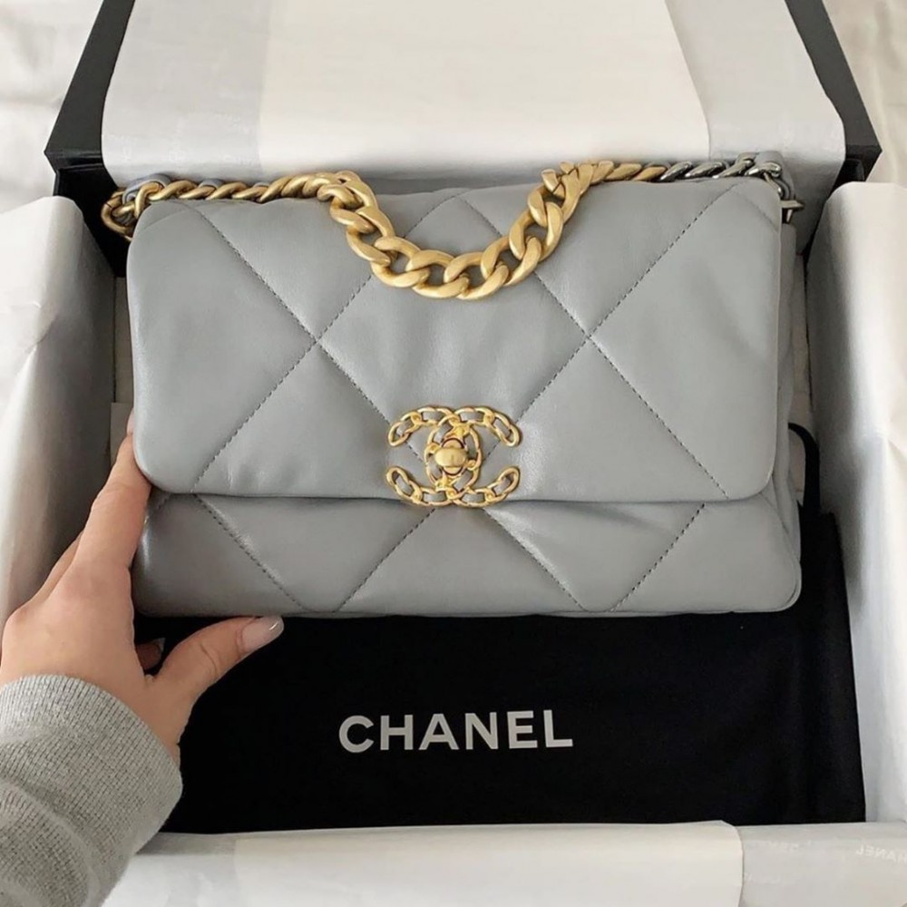 CHANEL. 加價, 香港