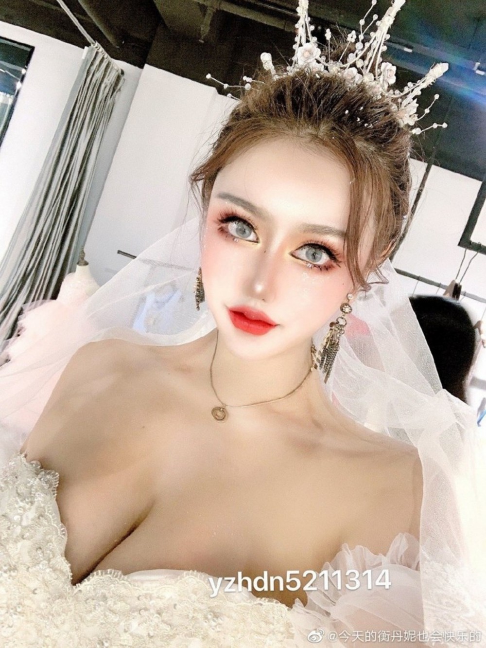 內地網紅衡丹妮真身曝光 神級P圖由XXL暴肥身材變S碼索女