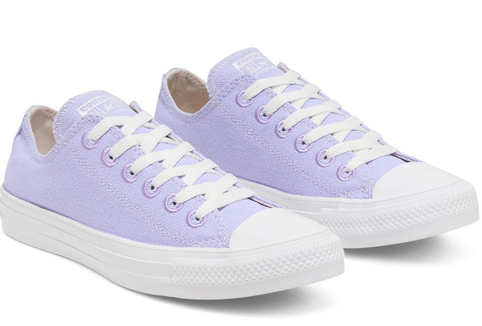Converse鞋紫色