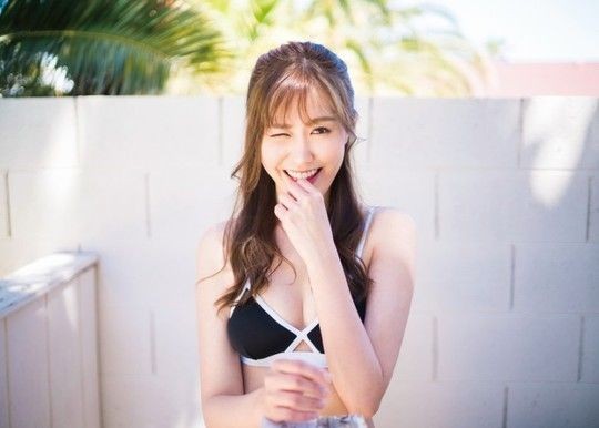 劉佩玥 泳衣