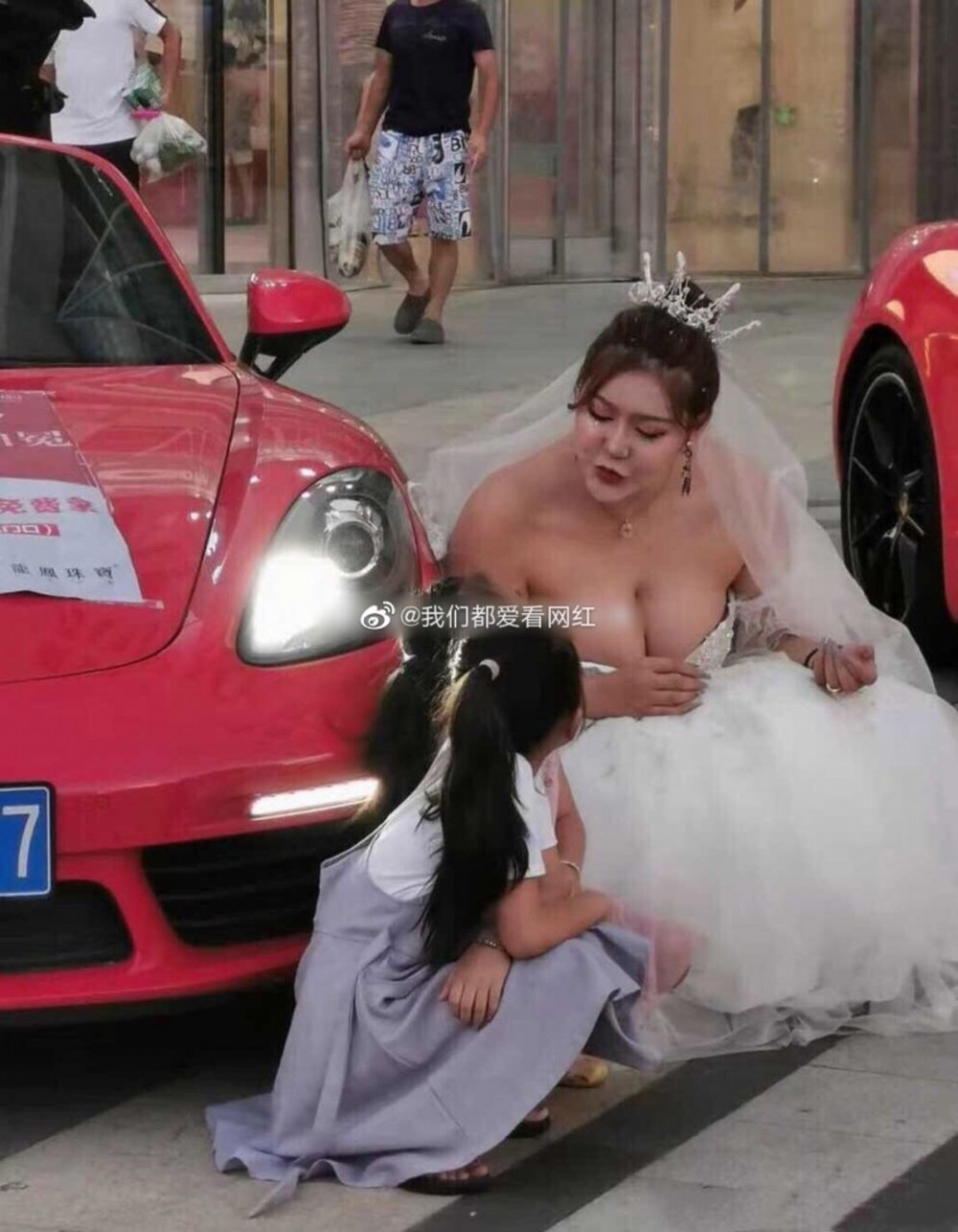 內地網紅衡丹妮真身曝光 神級P圖由XXL暴肥身材變S碼索女