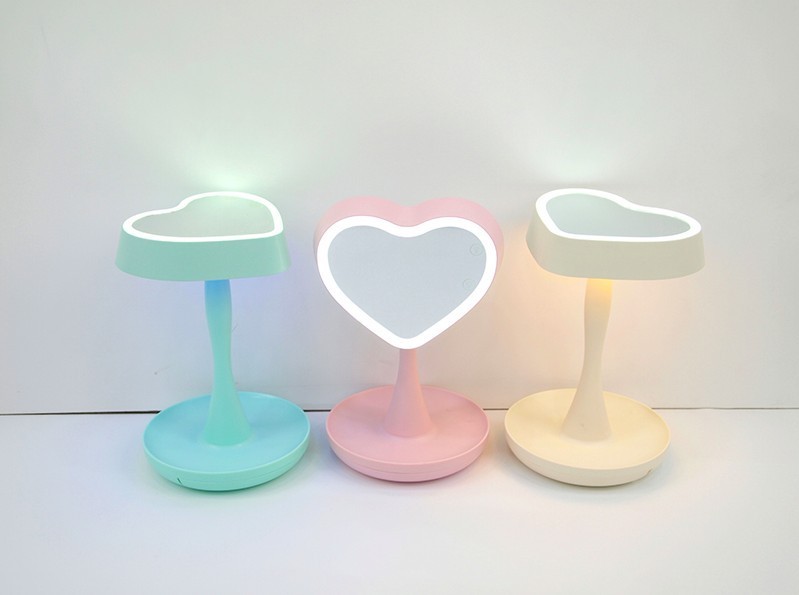 韓國10×10「粉嫩愛心LED化妝鏡」