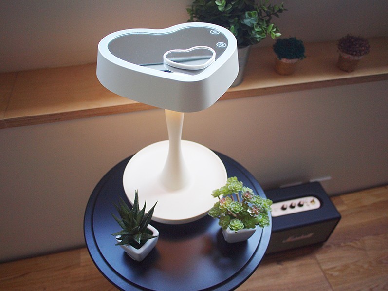 韓國10×10「粉嫩愛心LED化妝鏡」