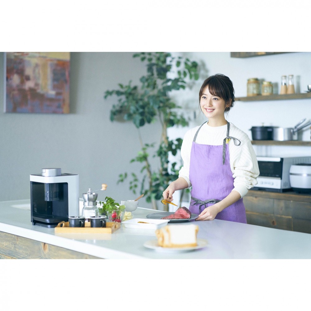 佐佐木希老公渡部建偷食再爆料!和節目女助理全員有染,一個原因堅決不離婚