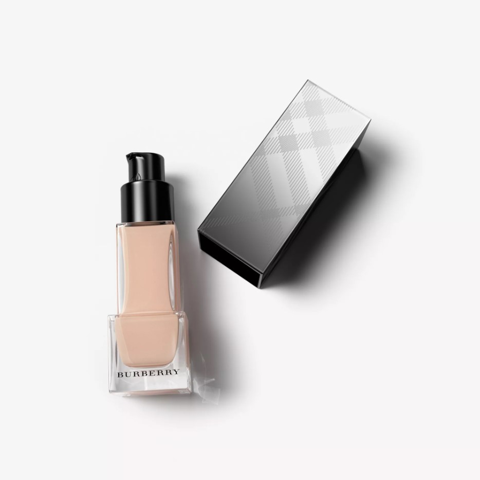 防曬粉底推介 Burberry絲柔珠光粉底液 SPF 15/PA+++ HK$380/30ml
