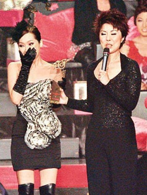 關心妍搶獎事件【樂壇尷尬事】