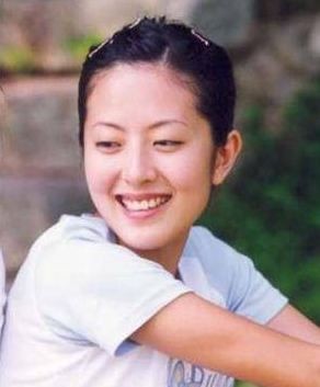 唐詩詠TVB女明星花旦童年照/學生相曝光