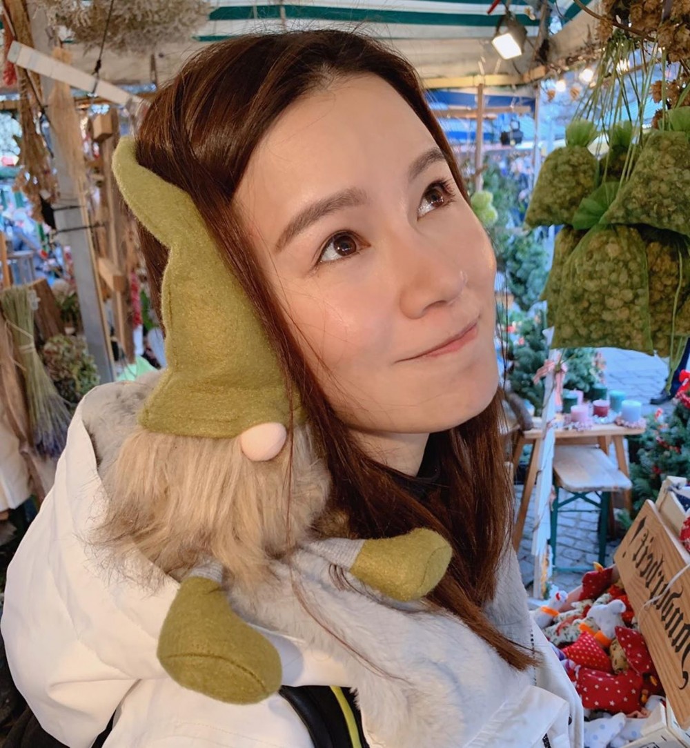 黃翠如TVB女明星花旦童年照/學生相曝光