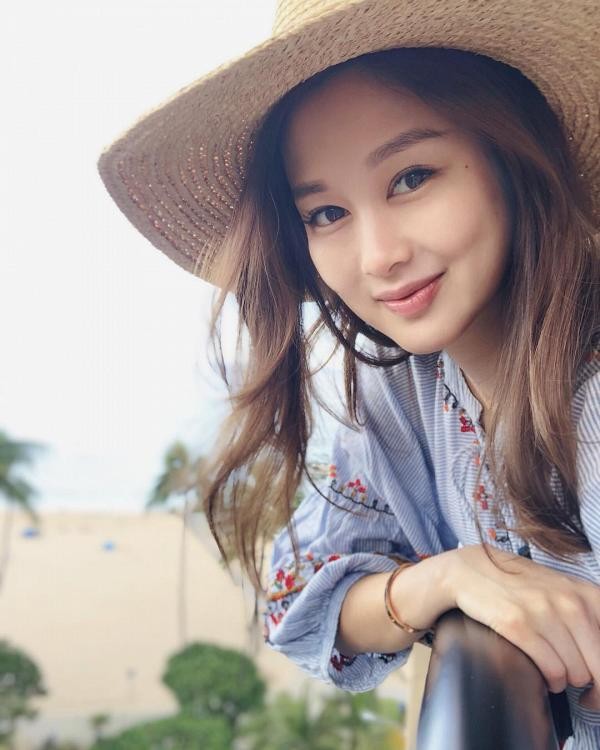 岑麗香TVB女明星花旦童年照/學生相曝光