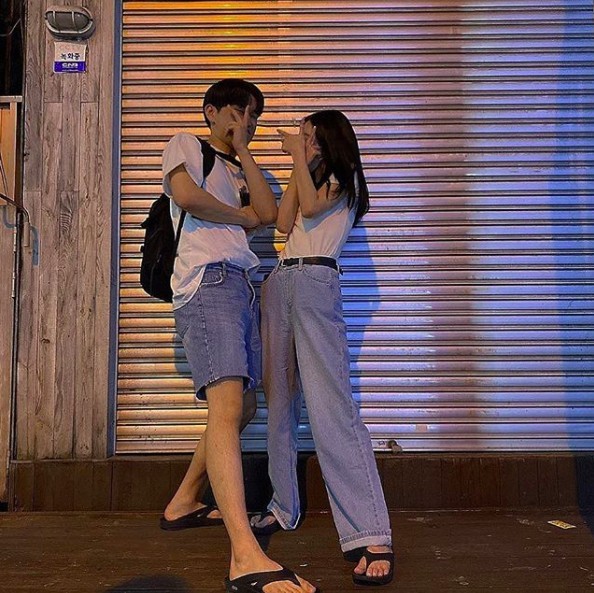 OOFOS黑色就是韓國人最愛的款式,和男友一人一雙也很OK!