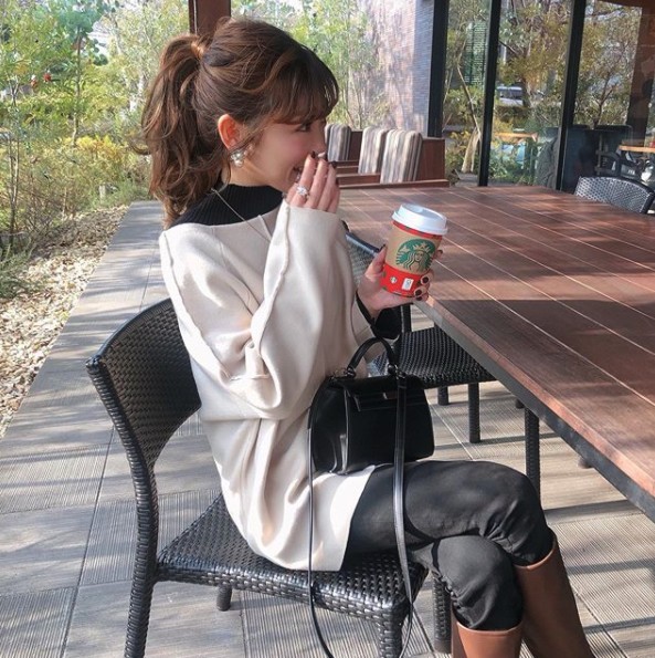 奶油杏色上衣,奶油杏色系穿搭,同色系穿搭,日韓,氣質感