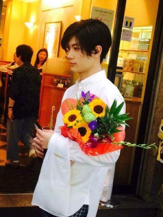 三浦春馬20歲想引退被媽媽阻止!英國室友回憶他哭訴:公司認為我在浪費時間