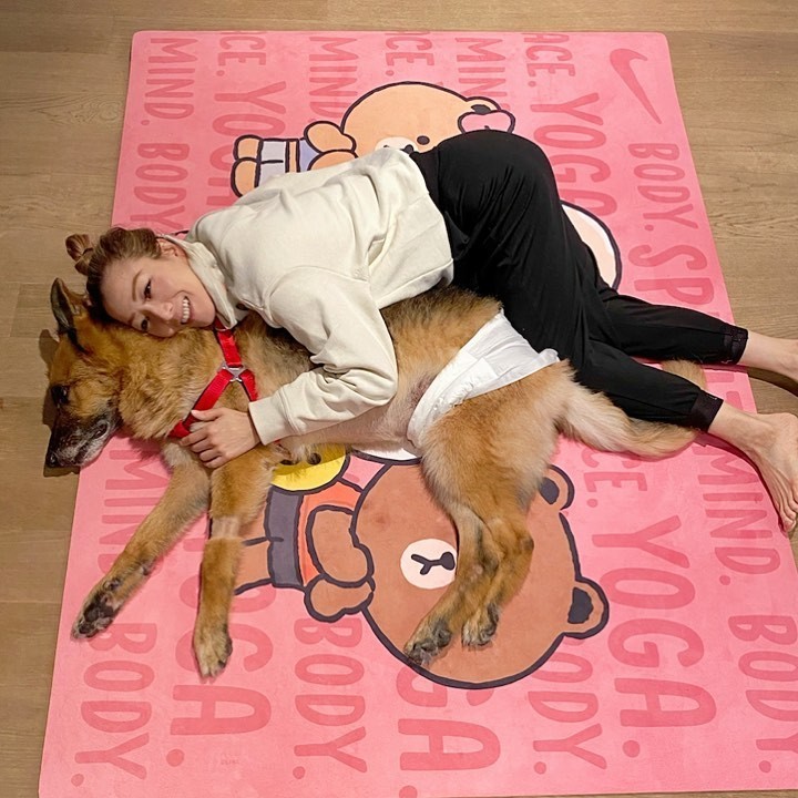 鄭秀文15歲愛犬Lucky肌肉流失兼失禁!Sammi不離不棄照顧長文心聲超催淚