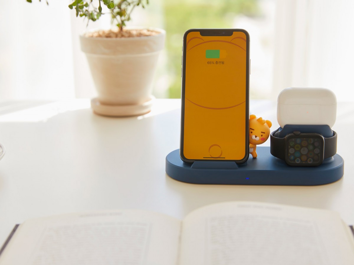 Kakao Friends Ryan和Apeach「三合一無線充電座」把手機、Apple Watch和AirPods一次充好