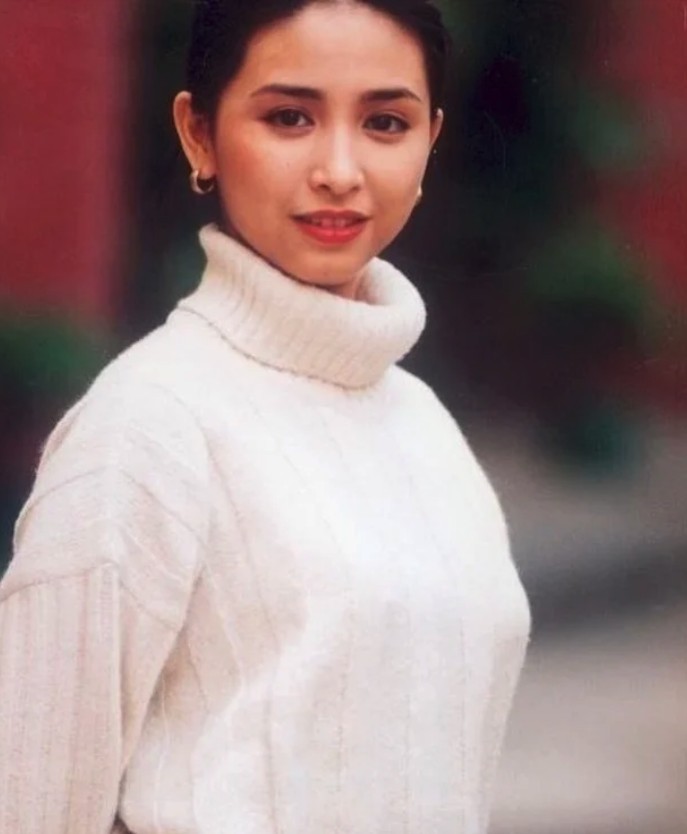 前港姐吳婉芳8層二萬尺豪宅曝光!獨立屋擁私人泳池曾奪設計獎 二子胡智同於豪宅健身