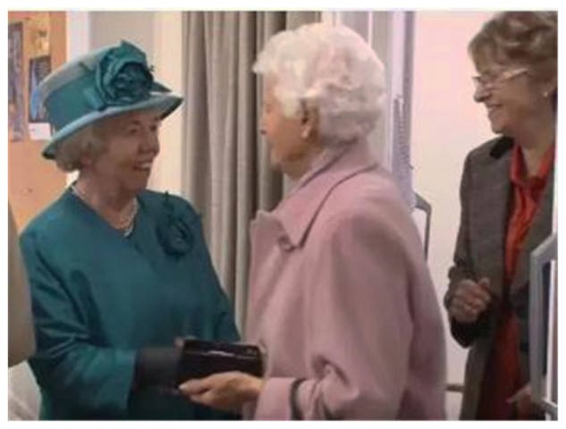【英國王室】英女王「御用替身」曝光!Ella Slack 30年零報酬