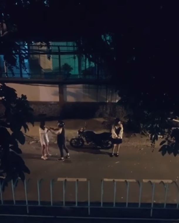 男友先貼心照顧「紅粉知己」、處處維護著這位「最好朋友」而讓女友醋意大發！