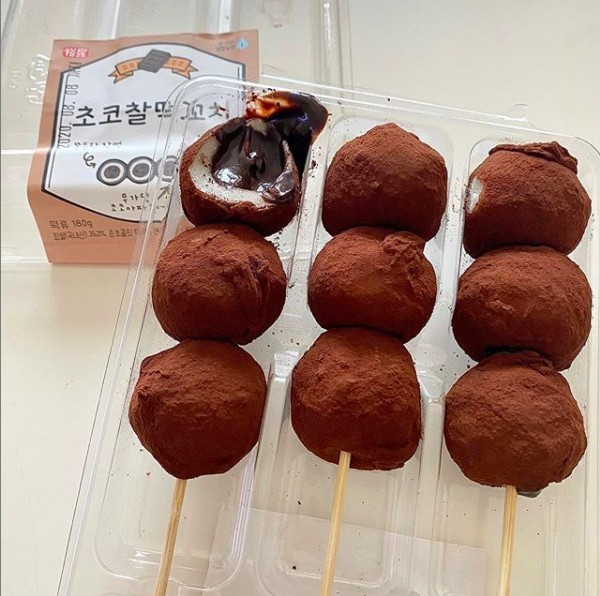 簡單的透明盒裝裡面有三串糯米糍串串,每串有三粒,讓你一次就能過足口癮,絕對是糯米控一定會愛上的邪惡甜點!
