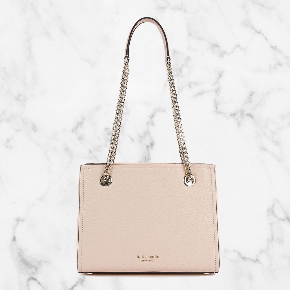 名牌手袋Kate Spade New York的手袋向來都受到香港女生的喜歡,款式多是走簡約甜美風的路線,非常易於襯衫~