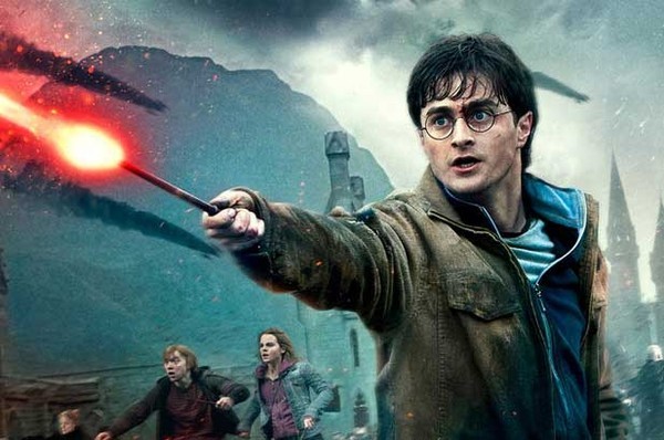 大家一定還記得《神秘魔法石》中，哈利當時去買魔杖時，都是說魔杖會自己選擇主人，最終這根以冬青木製成的十一英寸魔杖選了哈利。