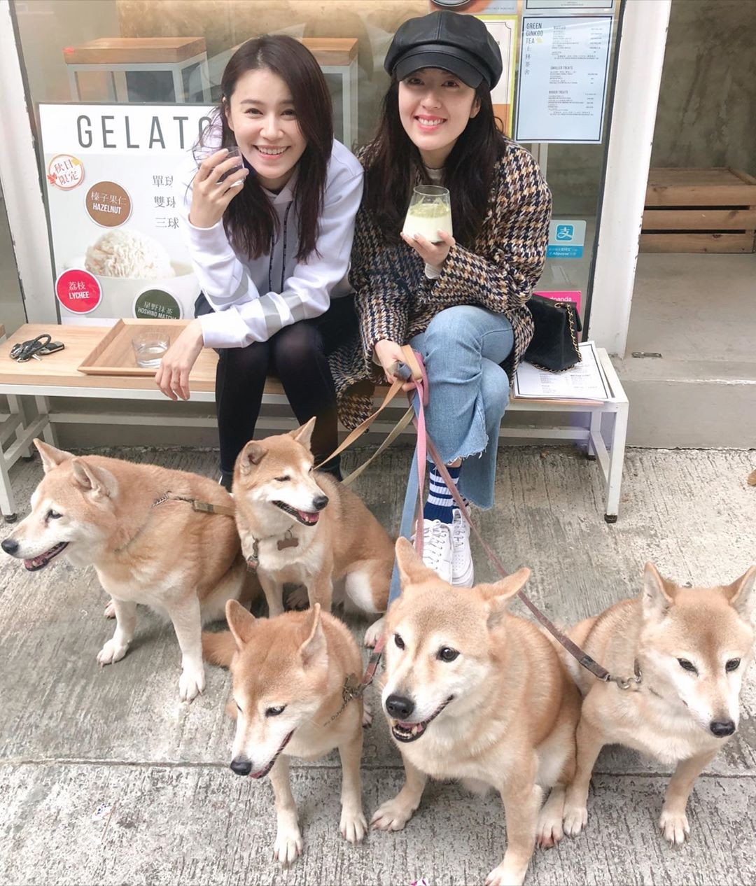 他就是那種看似不關心你,平日愛揶揄你的人,但是每次你需要他,他都絕對會第一時間出現,當你生病時會關心你,還會替你買藥