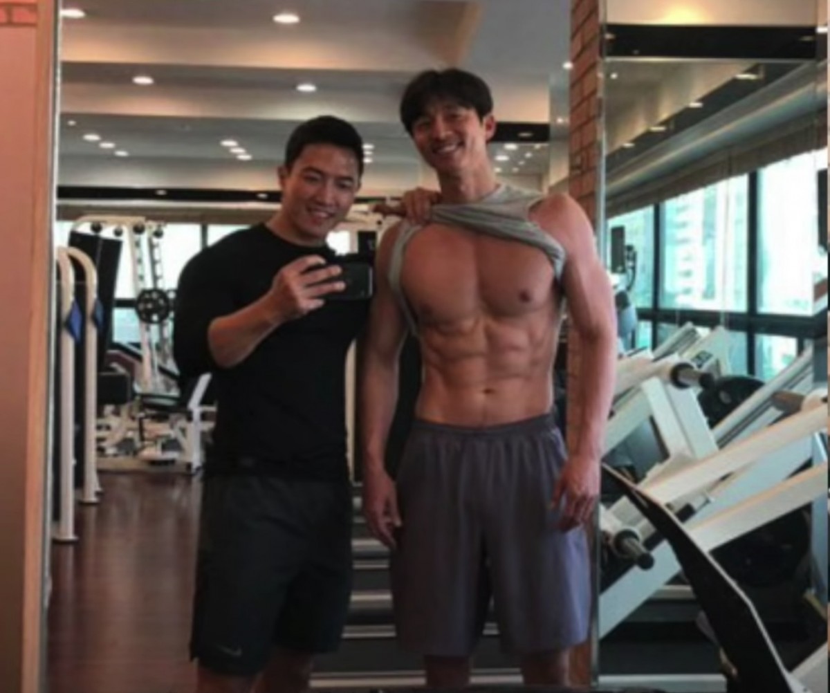 41歲「帥大叔」孔劉爆肌相公開!