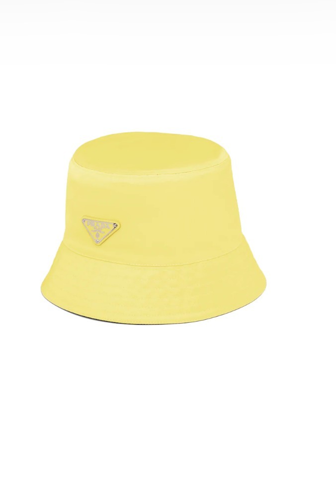 Prada 2020 Top5必備粉嫩新品!翡翠綠腋下包、星空藍銀包全新夢幻配色
