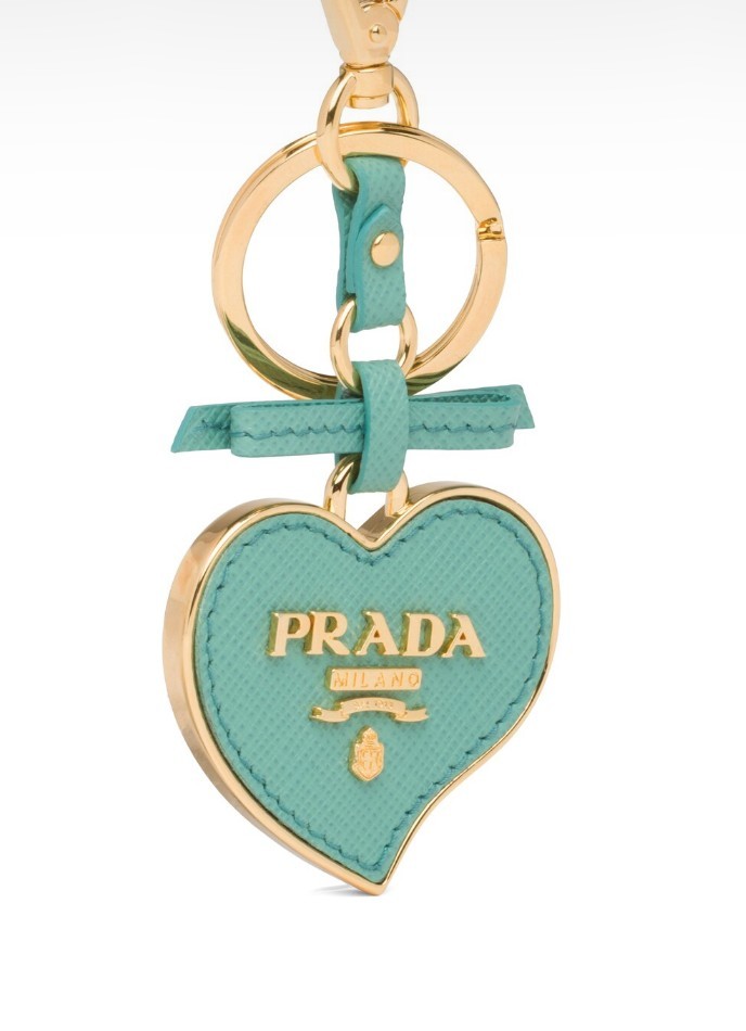 Prada 2020 Top5必備粉嫩新品!翡翠綠腋下包、星空藍銀包全新夢幻配色
