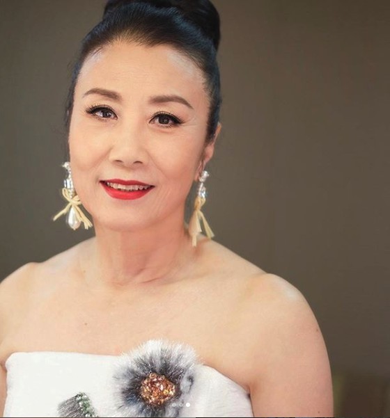 汪明荃大曬清純驚艷網路 獲吳若希、森美等狂讚,被封「荃荃BB」