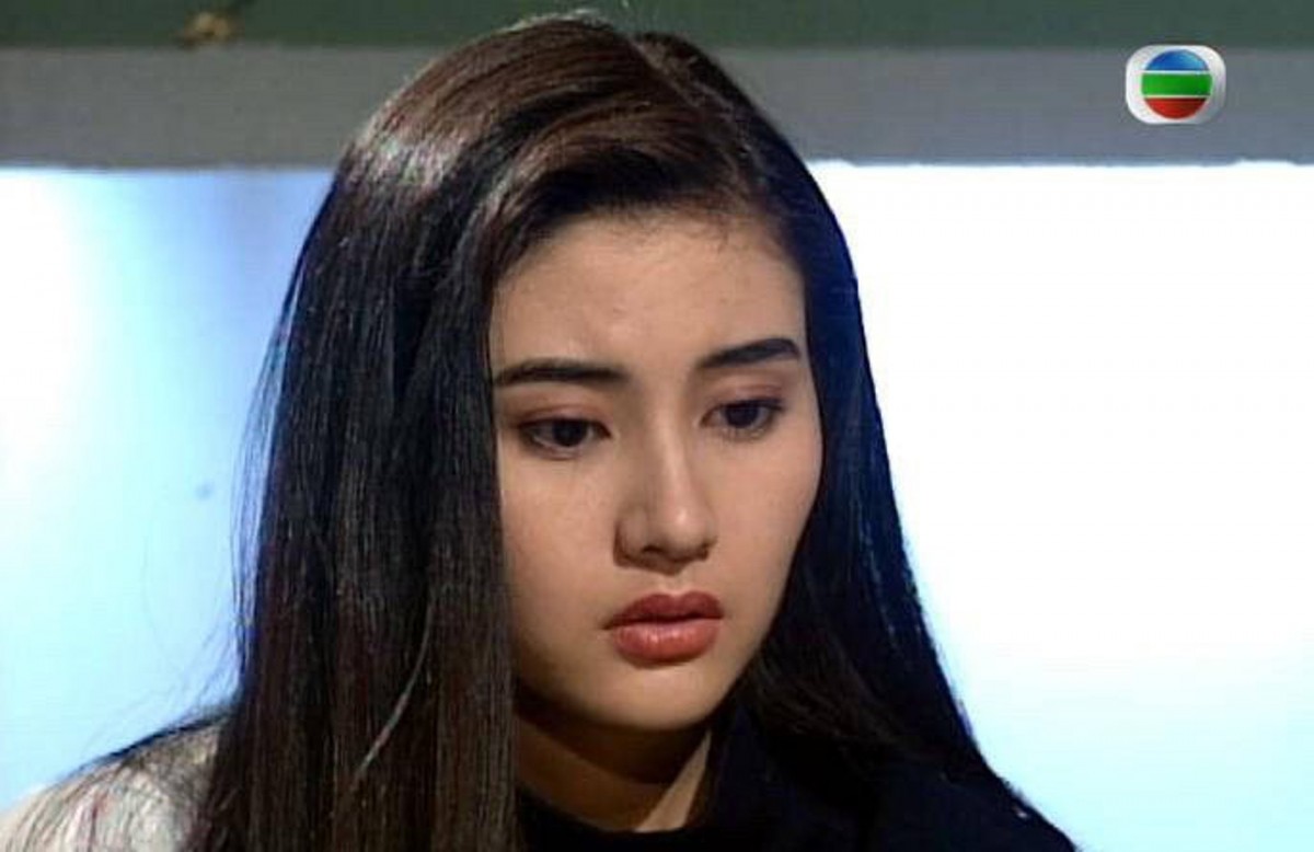 說到「混血兒港姐」,真的絕不能少了「大美人」李嘉欣,當年李嘉欣一出場,可說是艷壓全場,大家都被她天仙般的美貌所深深吸引