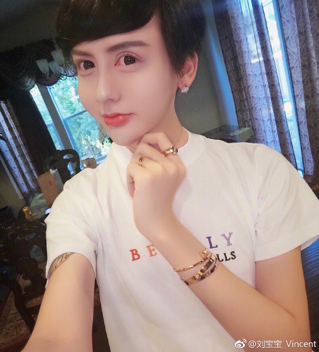 內地「蛇精男」劉梓晨消失3個月自爆全臉毀容!崩潰發文:不知道如何面對我的臉和生活!