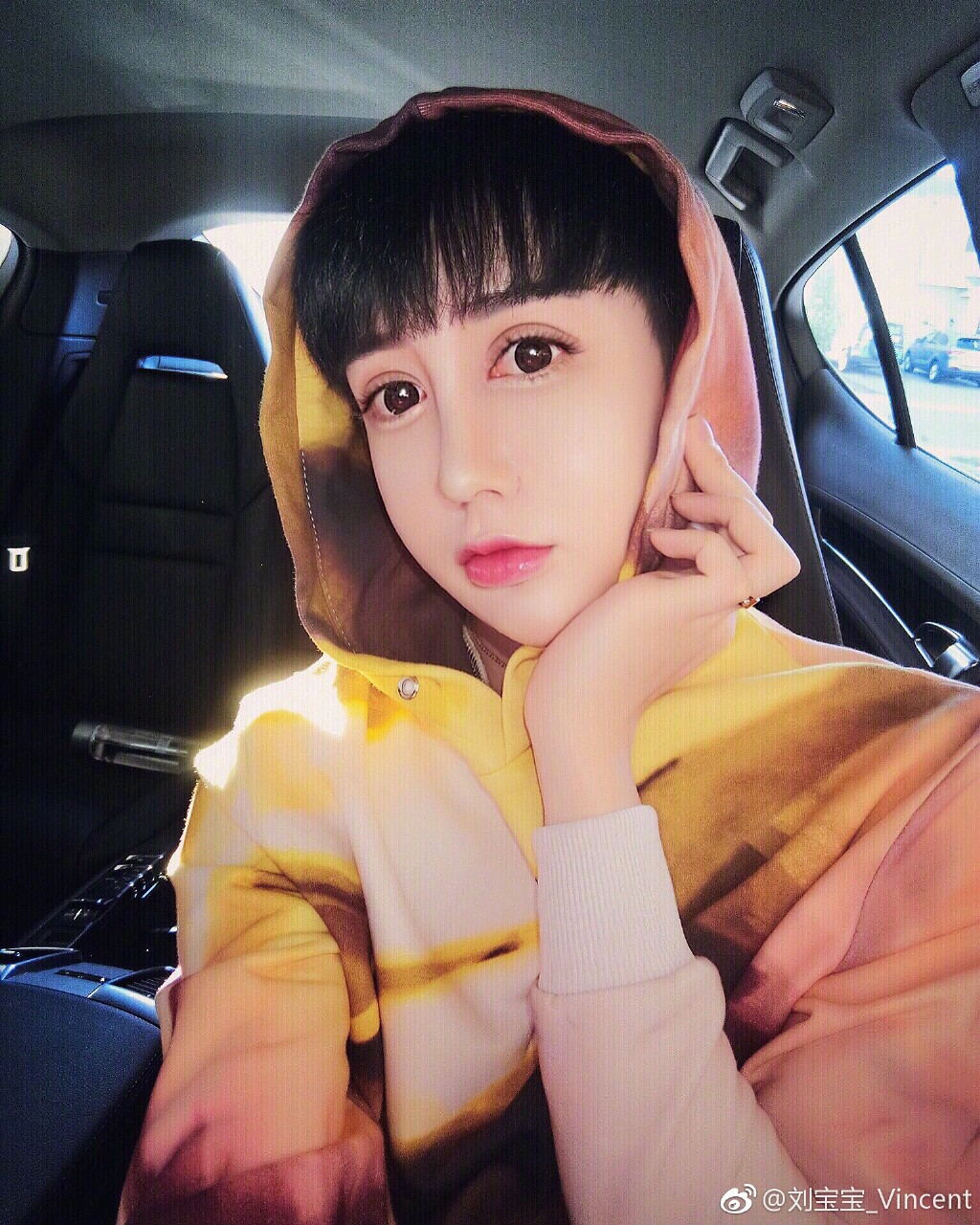 內地「蛇精男」劉梓晨消失3個月自爆全臉毀容!崩潰發文:不知道如何面對我的臉和生活!