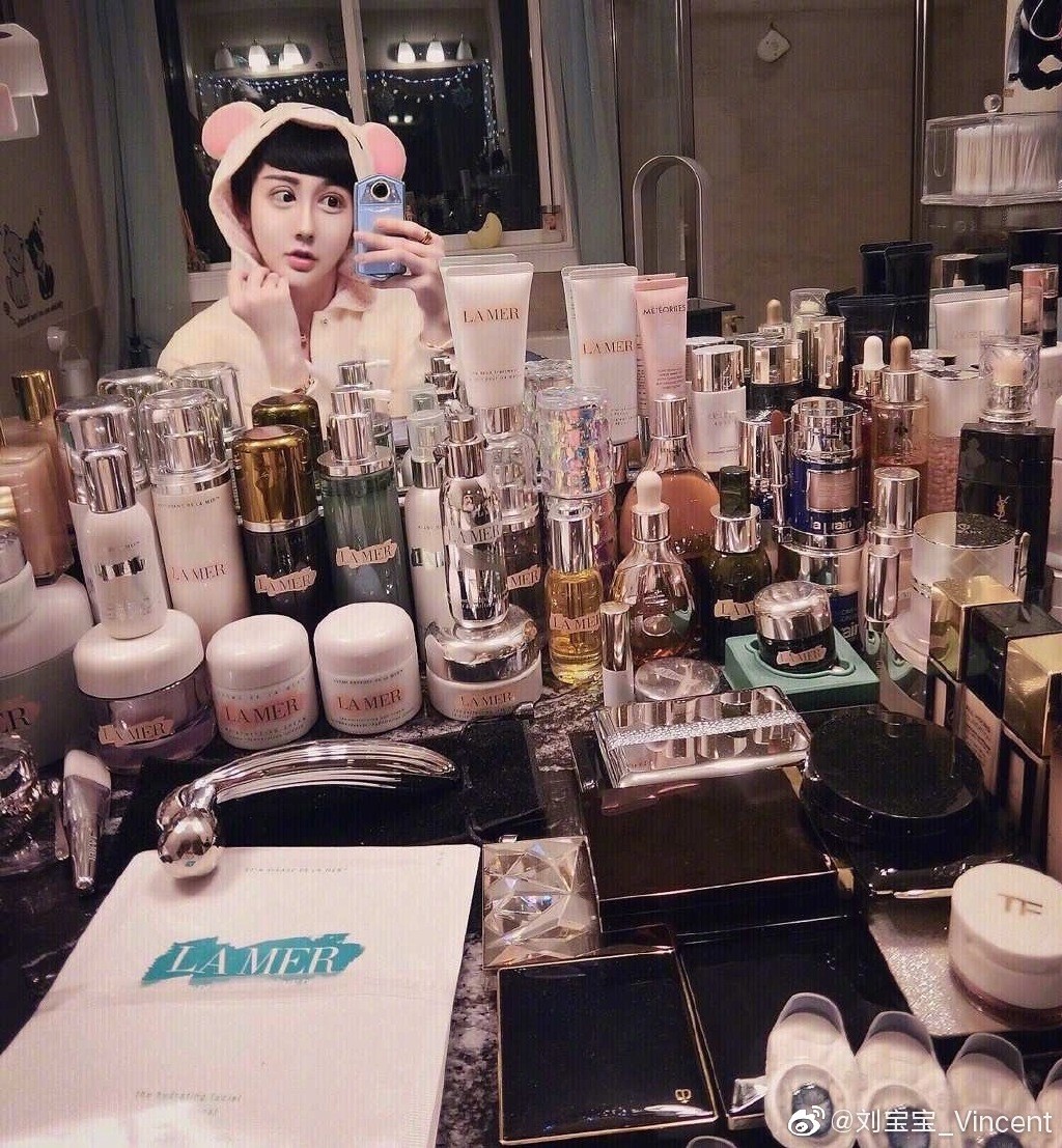 內地「蛇精男」劉梓晨消失3個月自爆全臉毀容!崩潰發文:不知道如何面對我的臉和生活!