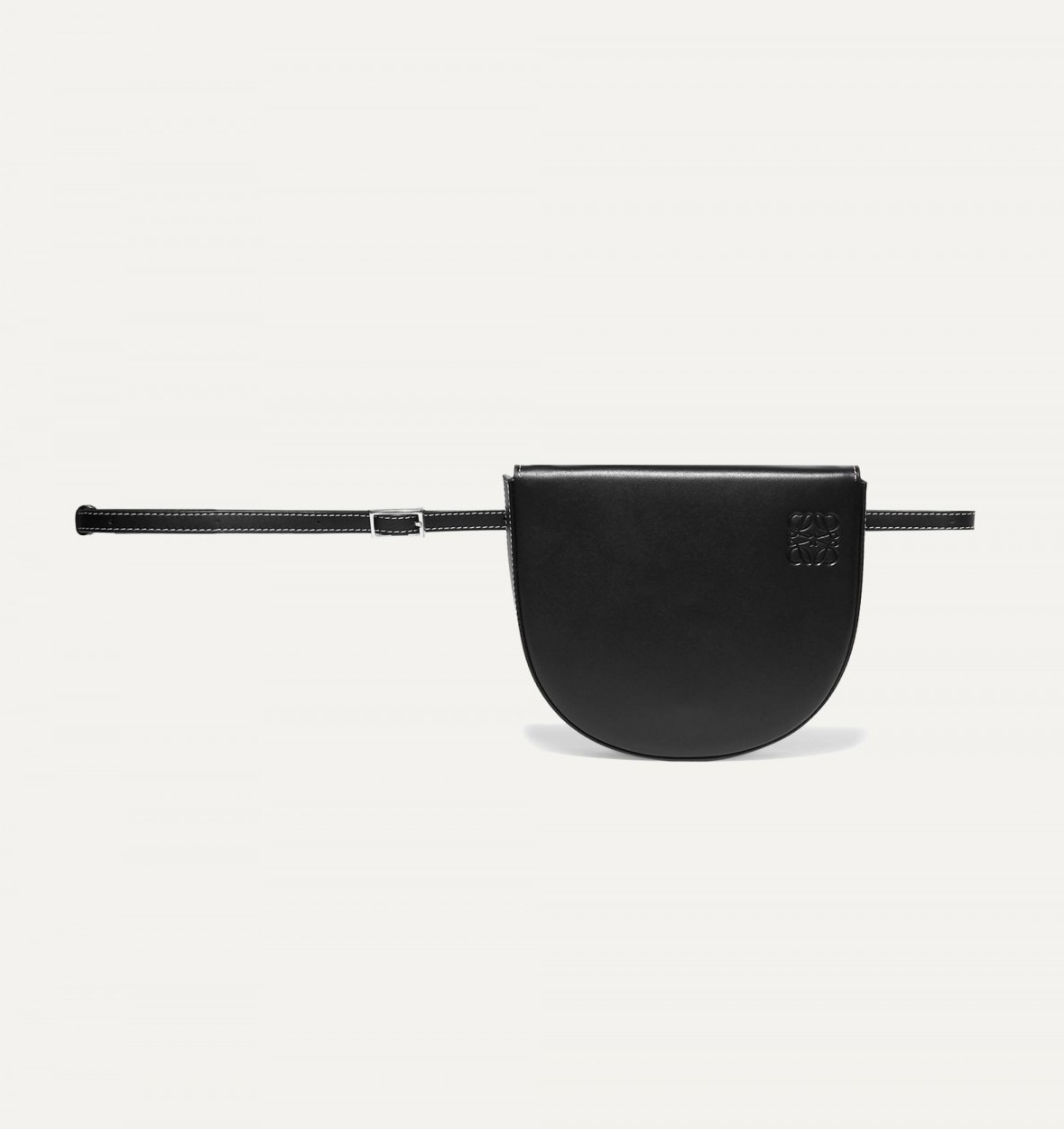 配LOEWE上三合一的揹法,包括側揹、斜揹及腰間揹法,可以讓你隨時打造出不同的時尚造型!