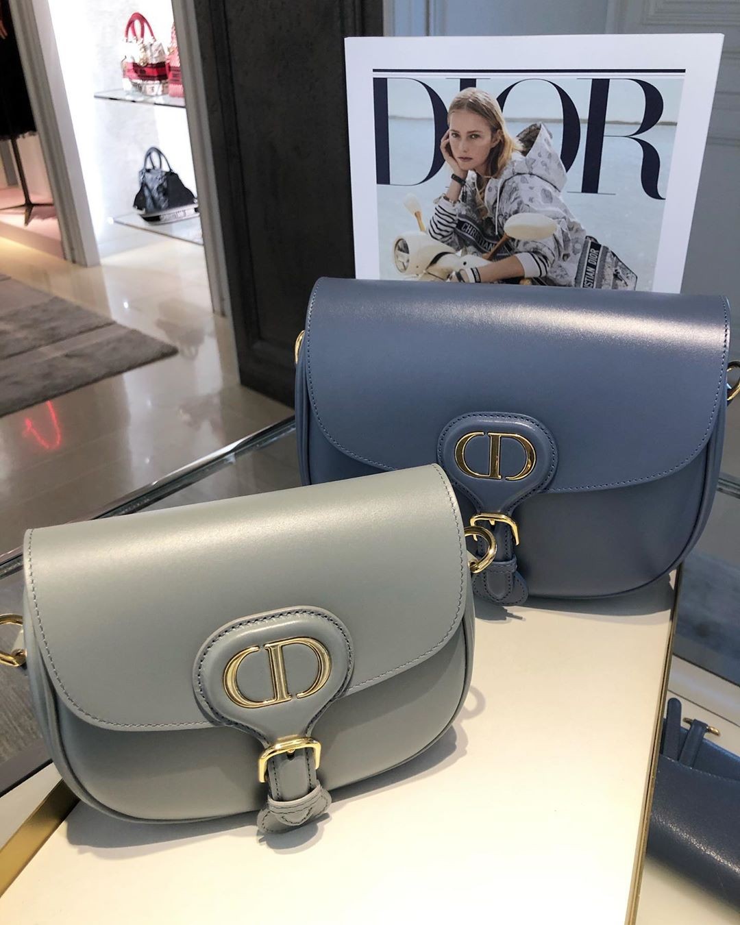 Dior Bobby Bag 系列自今年推出後,就得到了極高的關注度,不少圈中名人、時尚達人、KOL都爭相搶購它