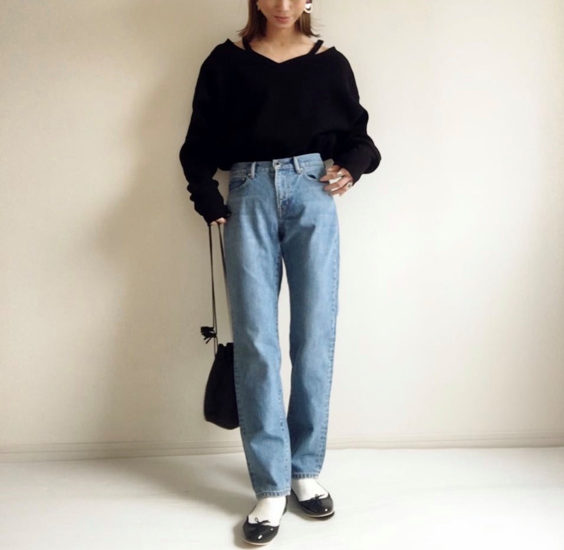 Dad jeans 的特點就是寬直,並沒有Mom Jeans般修飾女性身材的Cutting,只有像男人褲的直褲管。