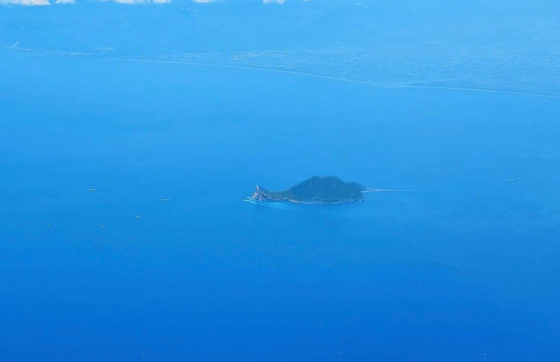 台灣的松山機場身先士卒舉辦了多次的「偽出國」團。反應超熱烈,抽出來的 180 位幸運兒可以體驗這次環島遊。