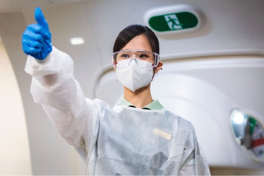 又有人指出其實去旅行危險在搭飛機的時候人多密集,空氣不流通,細菌病毒容易在空氣散播,造成集體傳染,認為「不應該冒這個險」