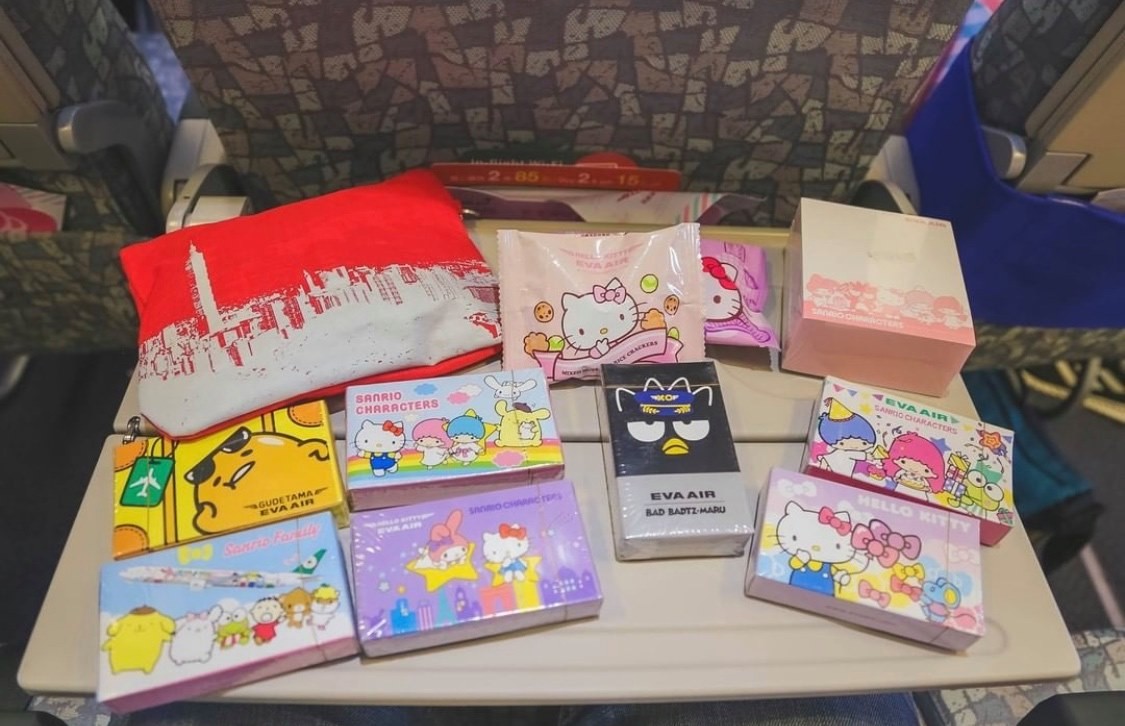 而且還可以在機場內打卡,有一次的班次還用了Hello Kitty的主題夢幻地飛一次,還有不少紀念品。